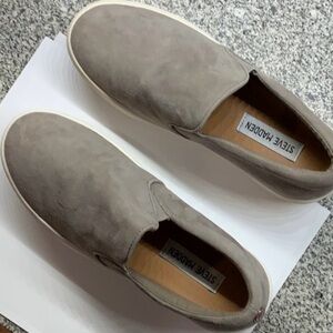 Steve Madden gills slip on